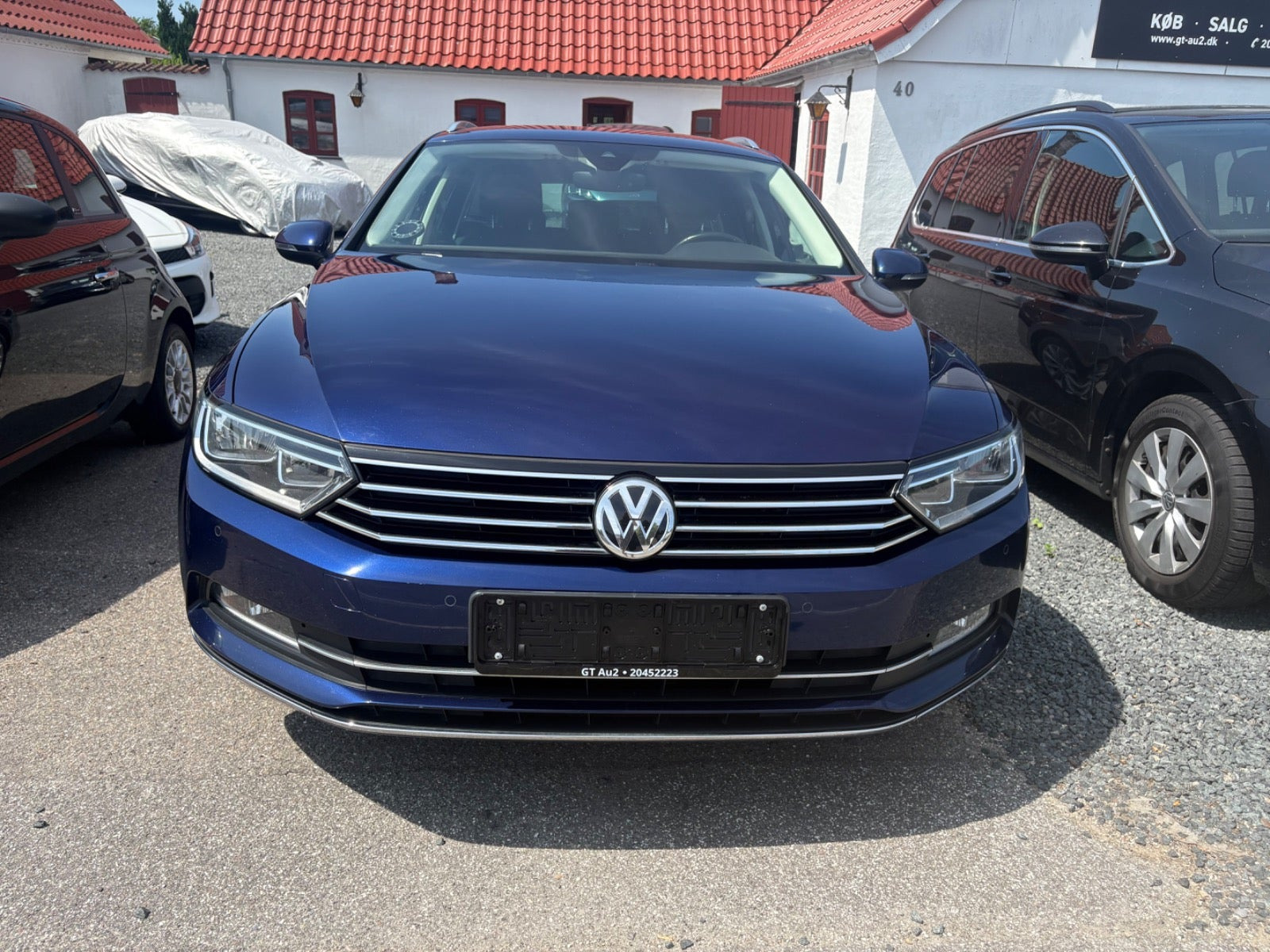 Blå VW Passat fra 2018