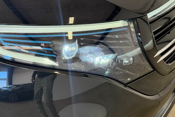 Sort Mercedes EQC400 fra 2021
