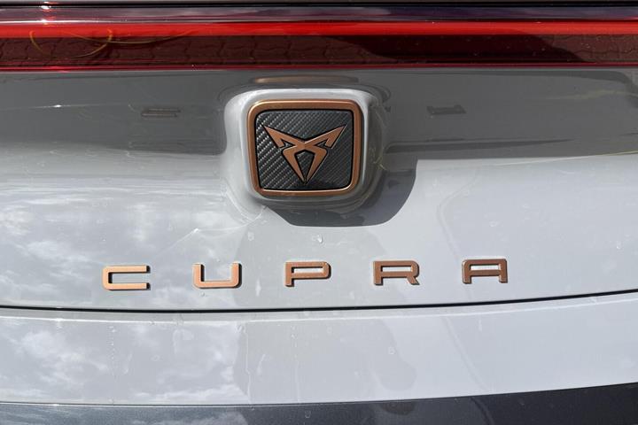 Grå Cupra Born fra 2024