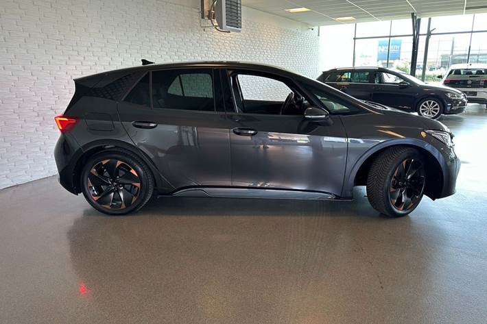 Grå Cupra Born fra 2024