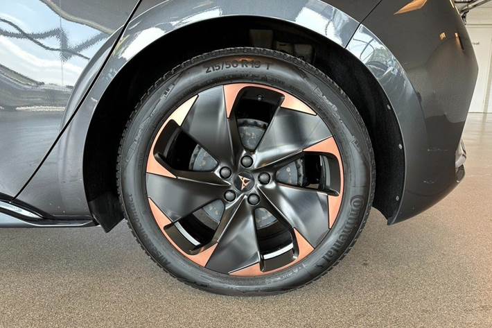 Grå Cupra Born fra 2024