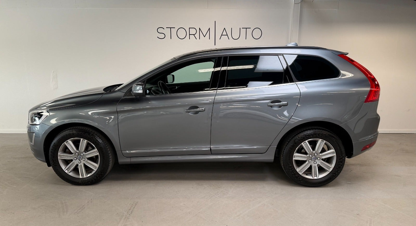 Grå Volvo XC60 fra 2016