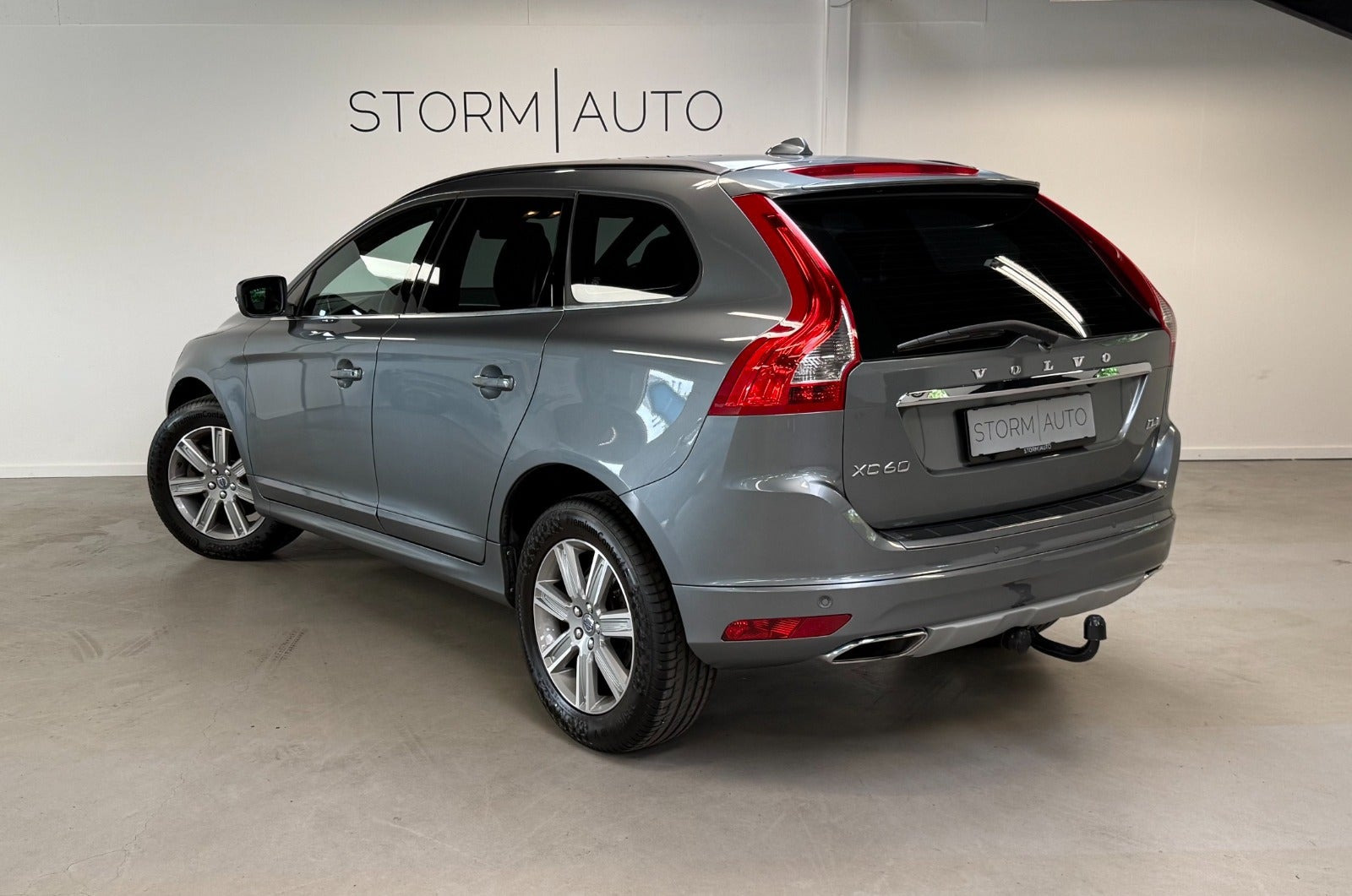 Grå Volvo XC60 fra 2016