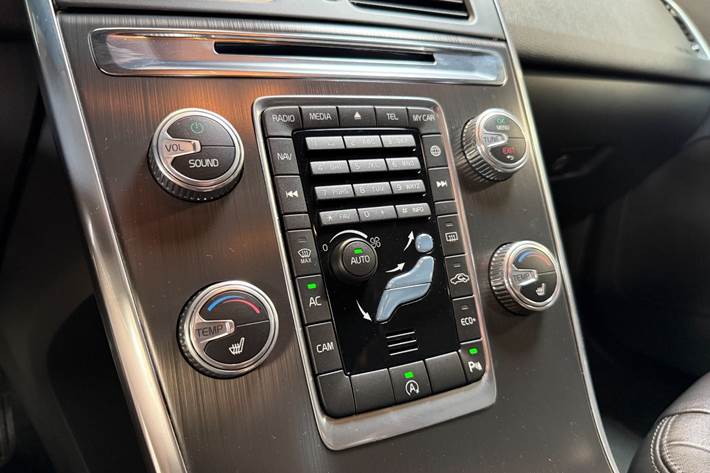 Grå Volvo XC60 fra 2016