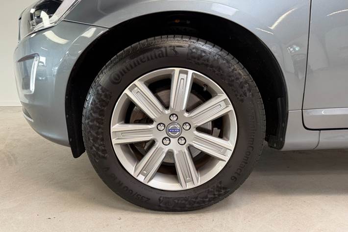 Grå Volvo XC60 fra 2016