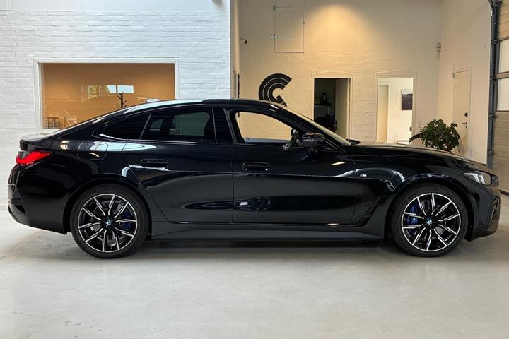 Sort BMW i4 fra 2025