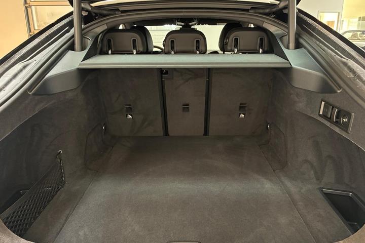 Sort BMW i4 fra 2025
