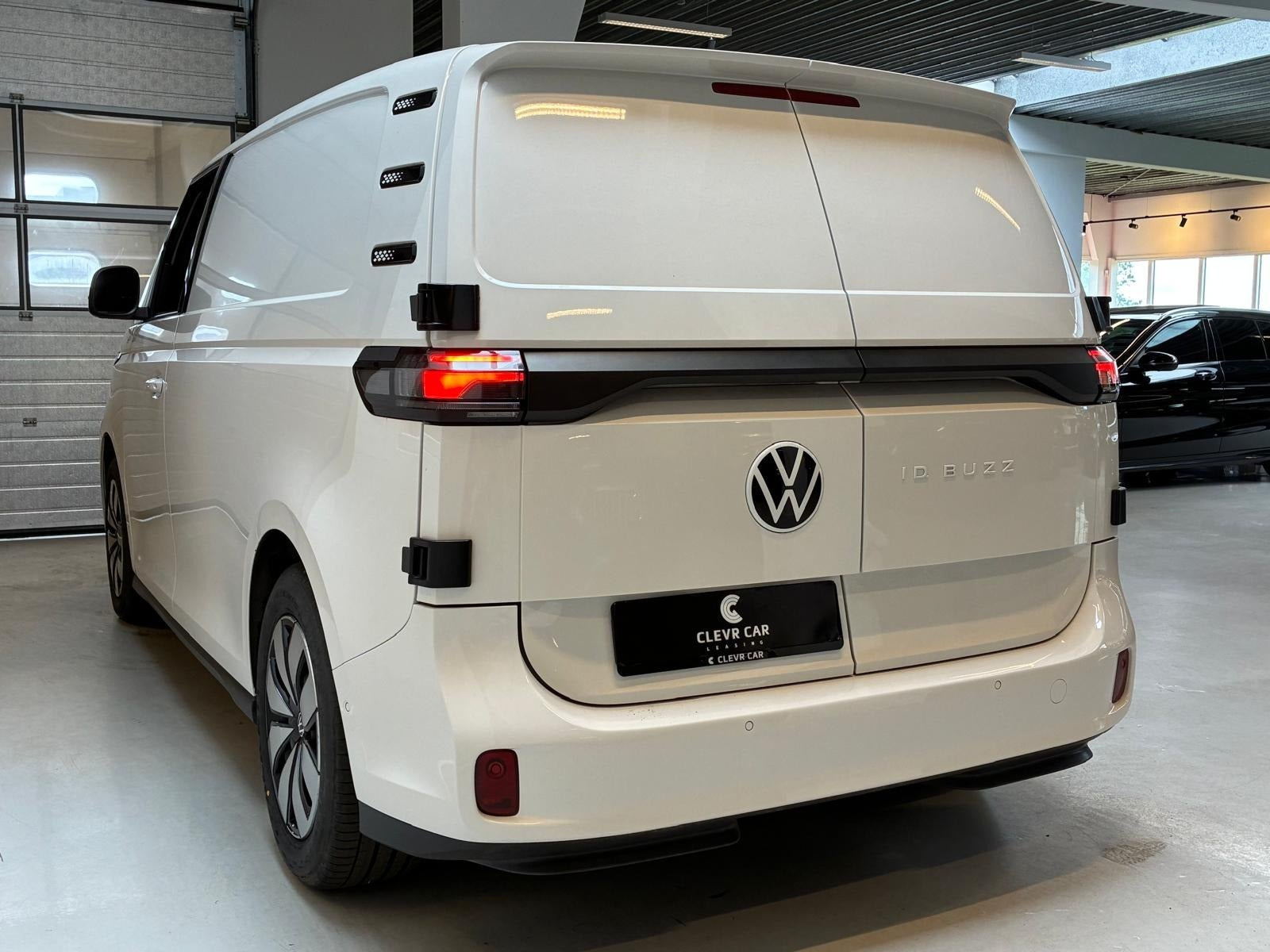 Hvid VW ID.Buzz fra 2023