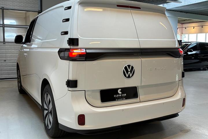 Hvid VW ID.Buzz fra 2023