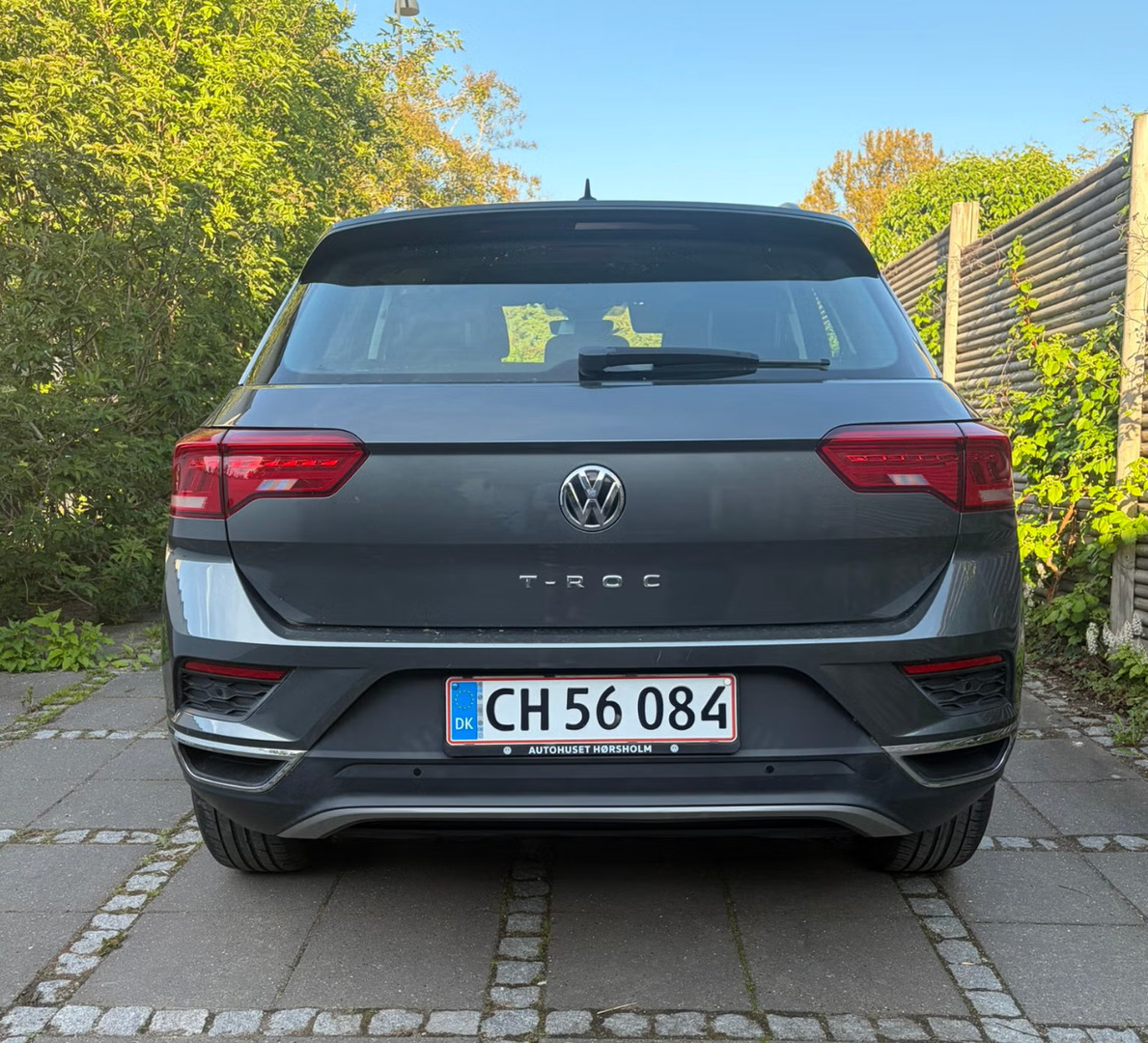 Grå VW T-Roc fra 2019