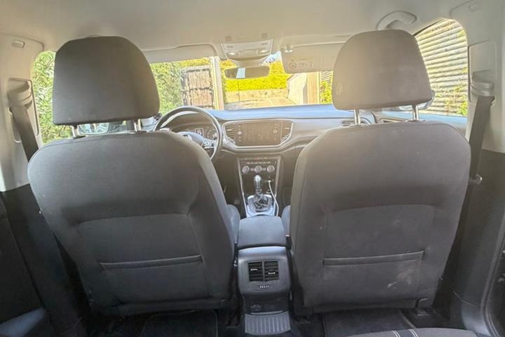 Grå VW T-Roc fra 2019