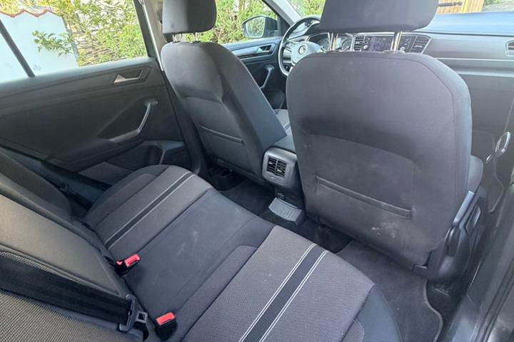 Grå VW T-Roc fra 2019