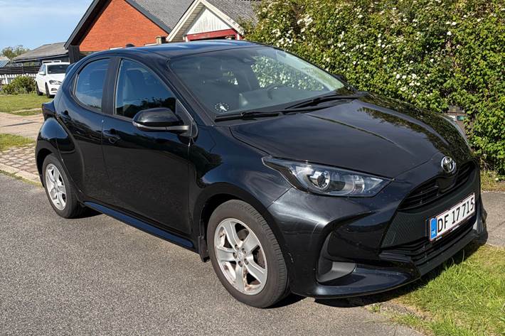 Sort Toyota Yaris fra 2022