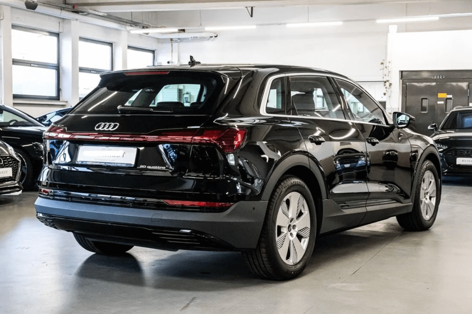 Sort Audi e-tron fra 2022