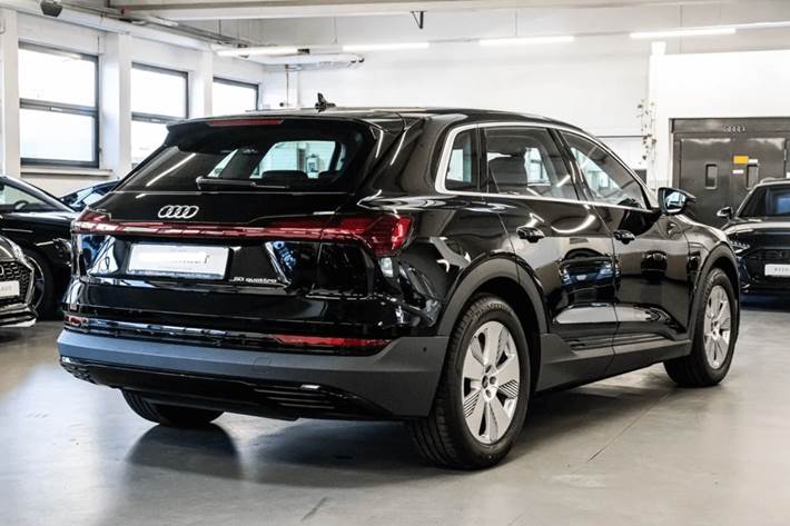 Sort Audi e-tron fra 2022