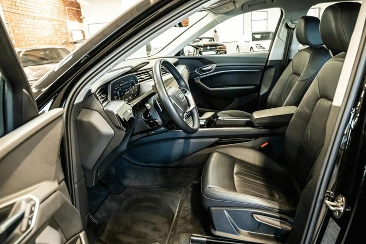 Sort Audi e-tron fra 2022