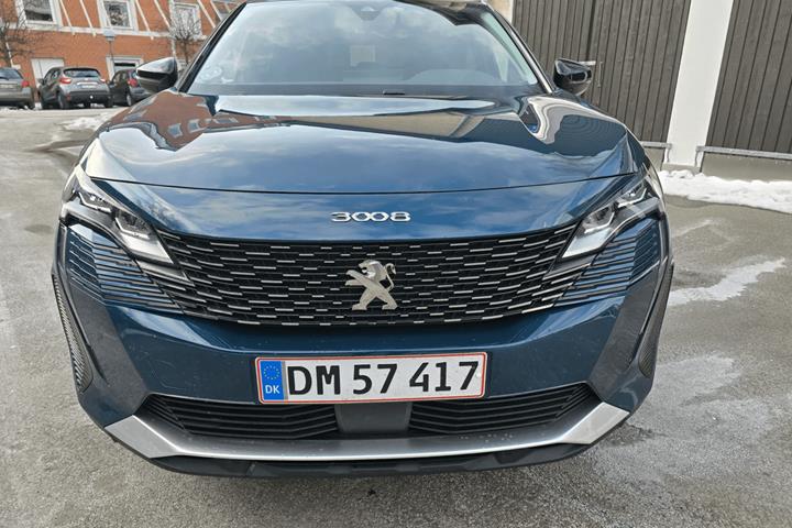 Blå Peugeot 3008 fra 2022