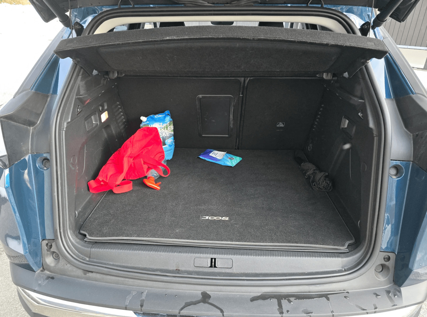 Blå Peugeot 3008 fra 2022