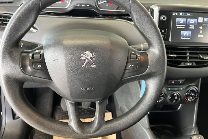 Sort Peugeot 208 fra 2015