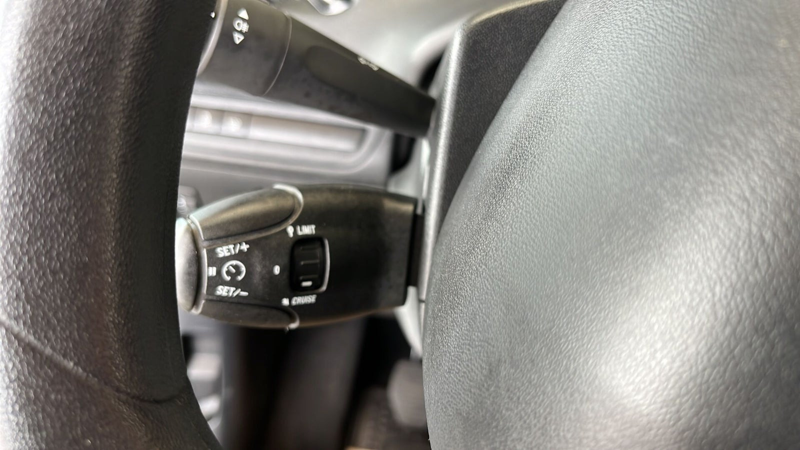 Sort Peugeot 208 fra 2015