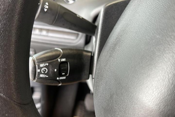 Sort Peugeot 208 fra 2015