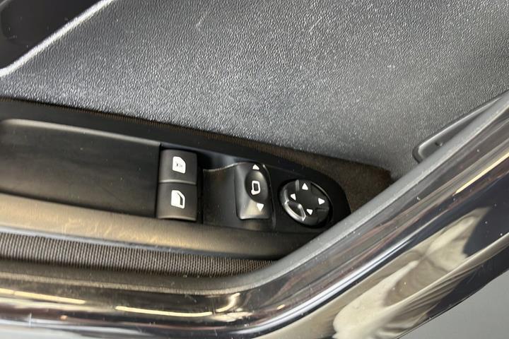 Sort Peugeot 208 fra 2015