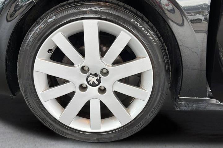 Sort Peugeot 208 fra 2015