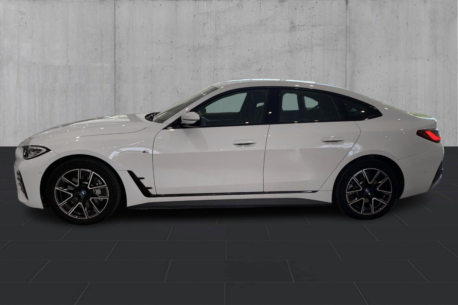Hvid BMW i4 fra 2024