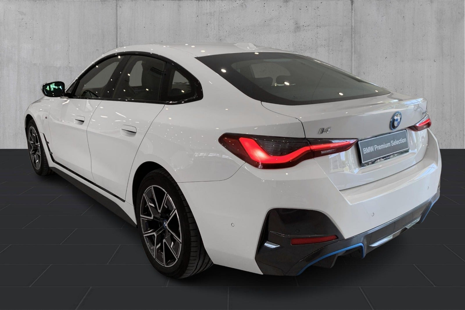 Hvid BMW i4 fra 2024