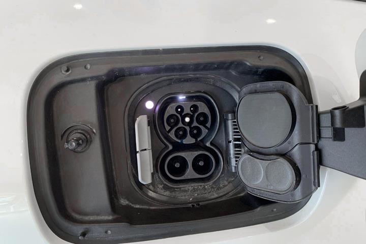 Hvid BMW i4 fra 2024