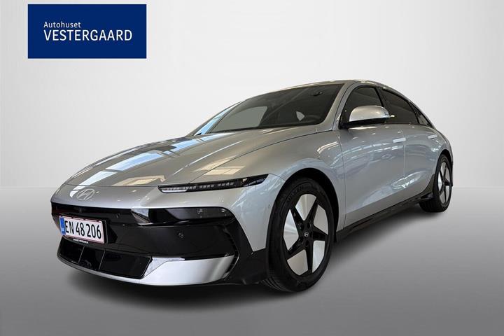 Grå Hyundai Ioniq 6 fra 2026 set udefra