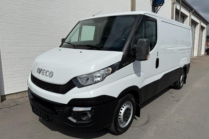 Hvid Iveco Daily fra 2016 set udefra