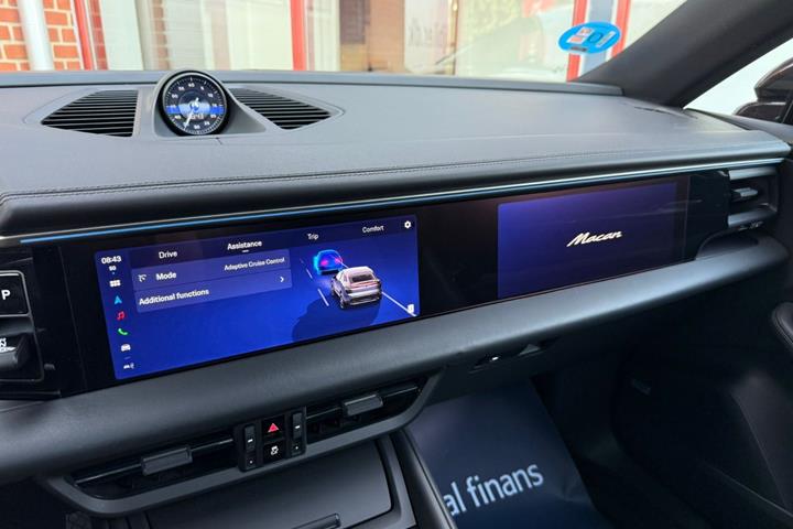 undefined Porsche Macan 4 fra 2024