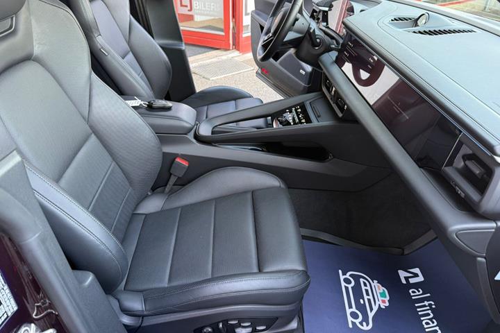 undefined Porsche Macan 4 fra 2024