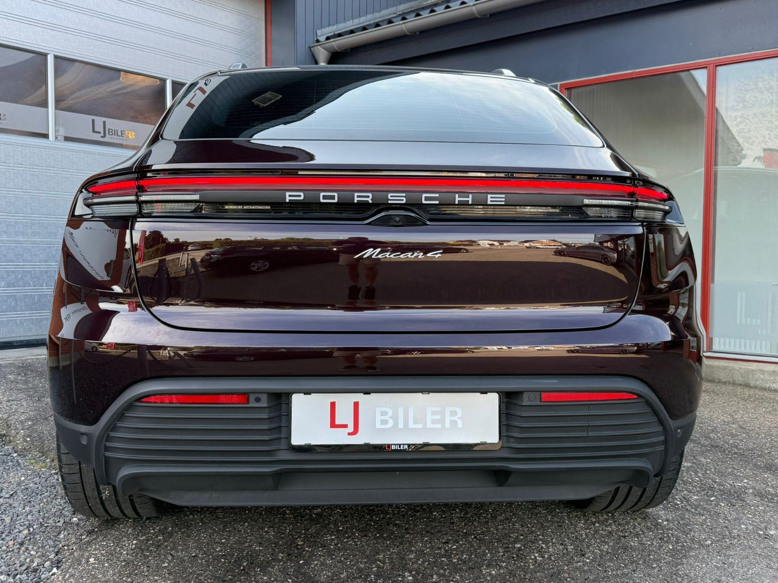 undefined Porsche Macan 4 fra 2024