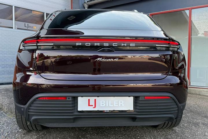 undefined Porsche Macan 4 fra 2024