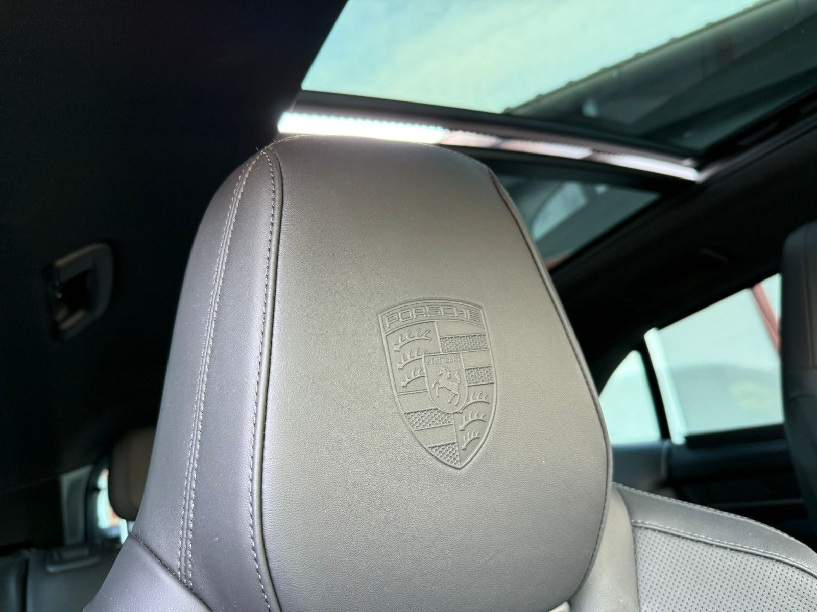 undefined Porsche Macan 4 fra 2024