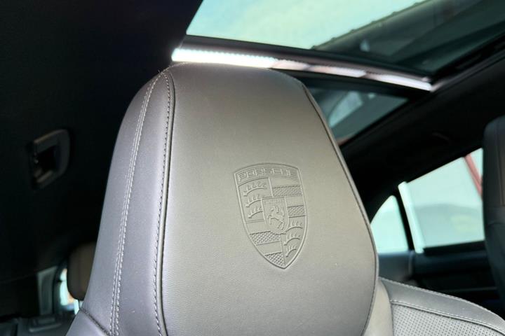 undefined Porsche Macan 4 fra 2024