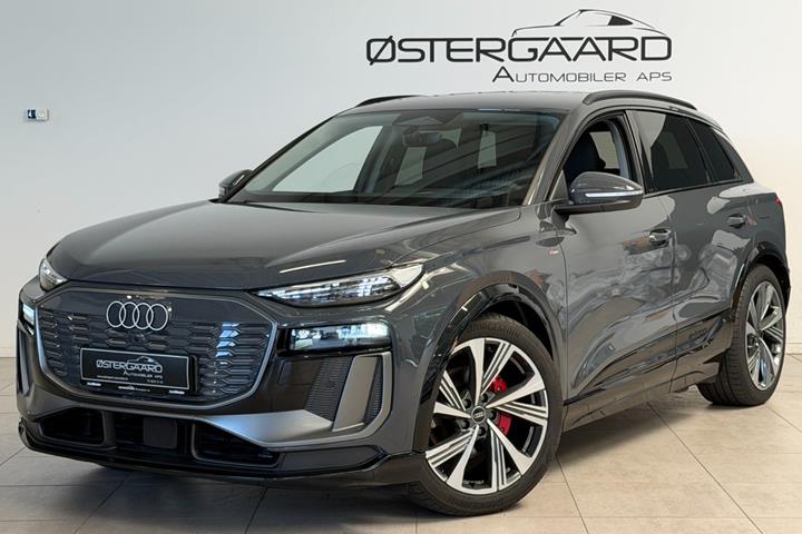 Grå Audi Q6 e-tron fra 2025 set udefra