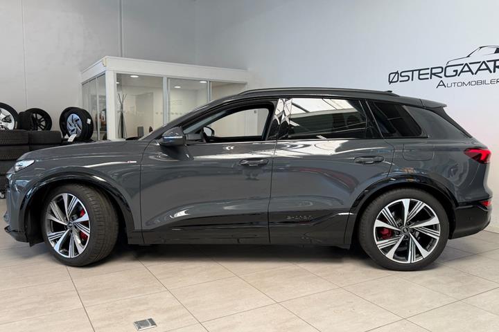 Grå Audi Q6 e-tron fra 2025