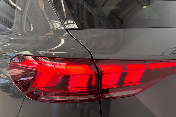 Grå Audi Q6 e-tron fra 2025