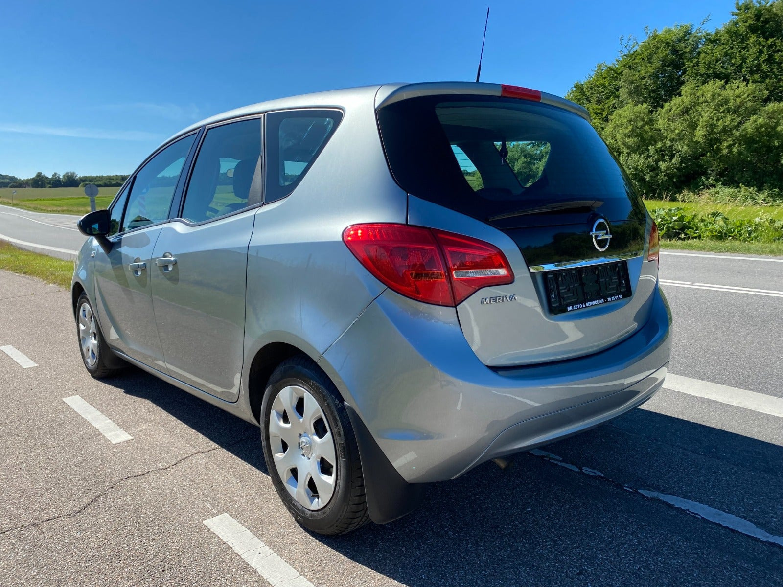 Blå Opel Meriva fra 2014