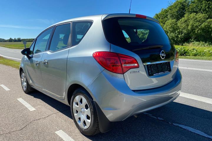 Blå Opel Meriva fra 2014