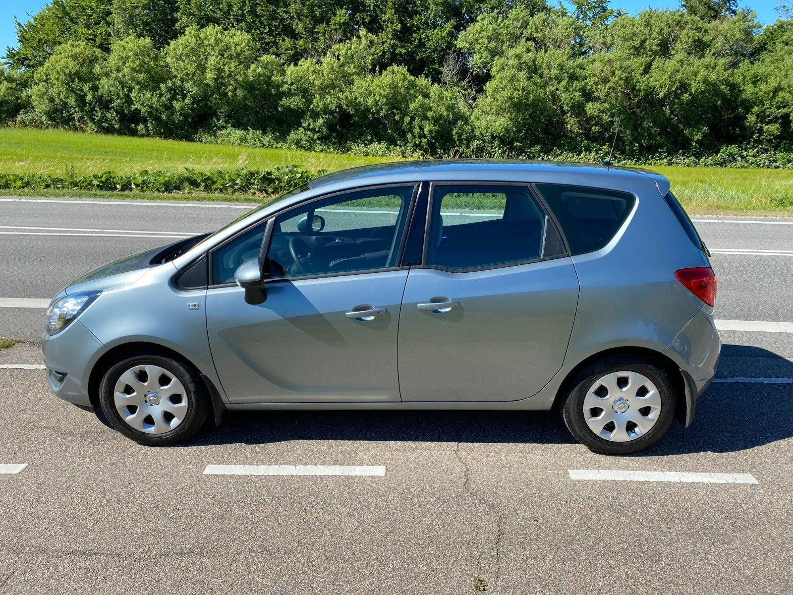 Blå Opel Meriva fra 2014