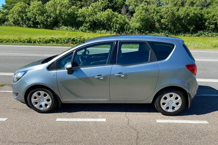 Blå Opel Meriva fra 2014