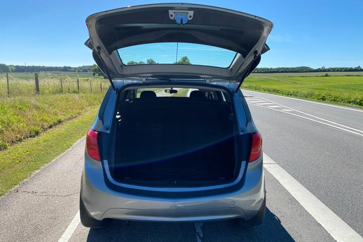 Blå Opel Meriva fra 2014