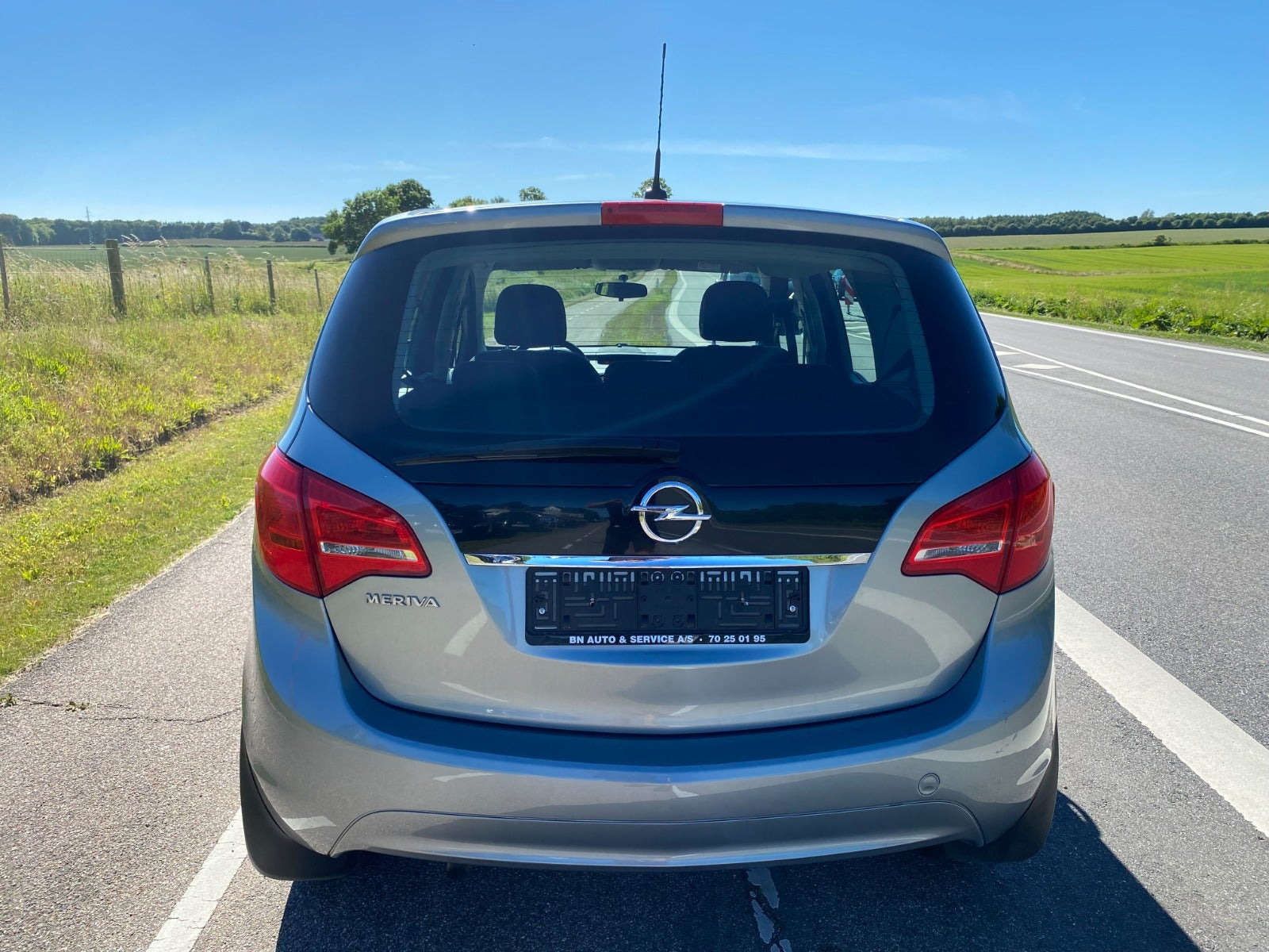 Blå Opel Meriva fra 2014