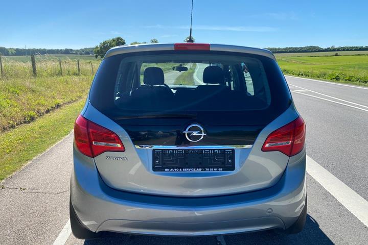 Blå Opel Meriva fra 2014
