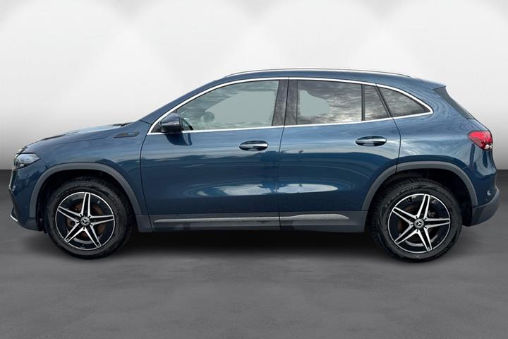 Blå Mercedes EQA250 fra 2022