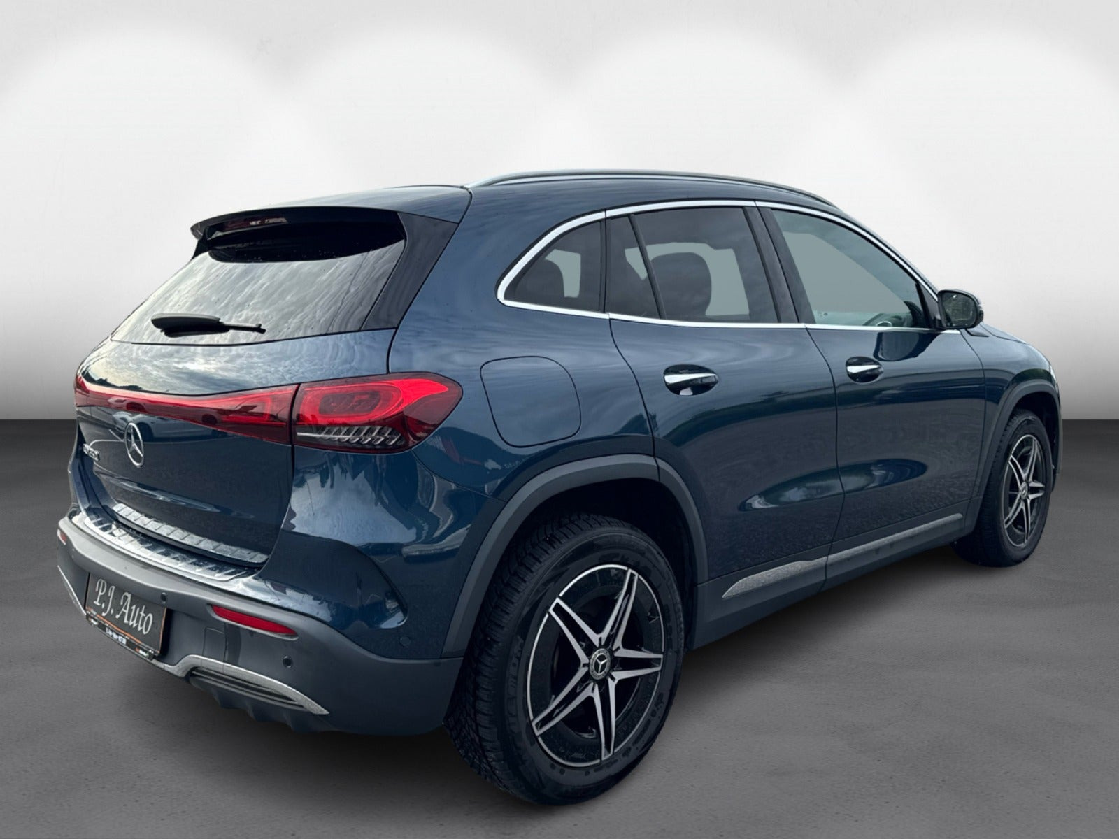 Blå Mercedes EQA250 fra 2022